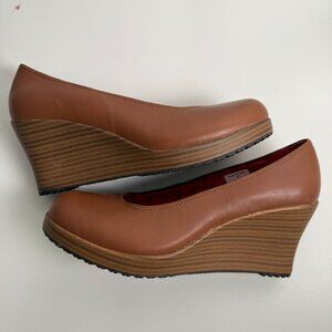 Crocs NWOT A-Leigh Closed Toe Wedge Heel Tan Brown Size 8